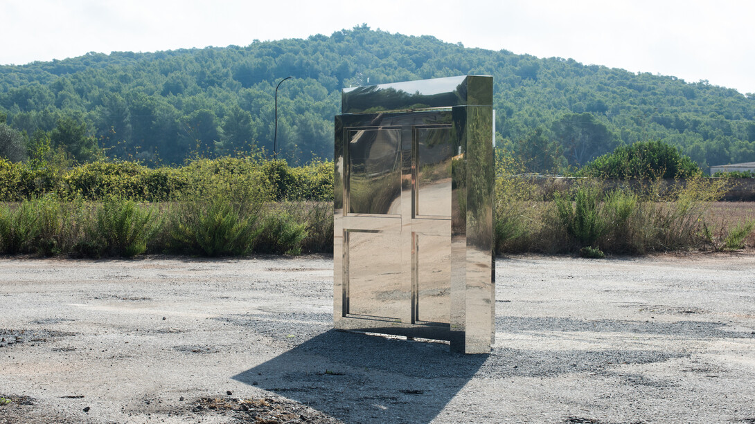 Stefan Brüggemann Outdoor 2016 Stainless Steel 235 x 240 x 15 cm / 92 1/2 x 94 1/2 x 5 7/8 in. © Stefan Bruüggemann Courtesy the artist and Hauser & Wirth 