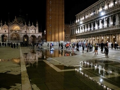 Corridori della Venice Night Trail a Piazza San Marco, Venezia