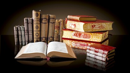 A publicação de um livro depressa se torna numa empreitada comercial que requer investimento e um mercado para onde escoar o produto