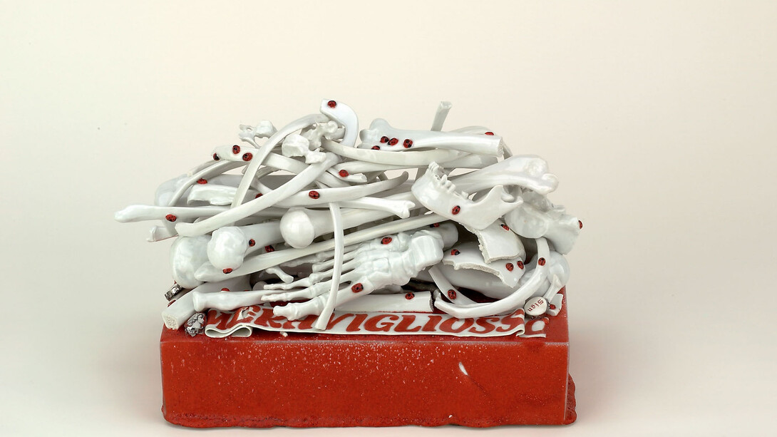 Bertozzi & Casoni, Meravigliosso, 1999, maiolica, cm. h. 31,5 x 49 x 28. Courtesy of Pinacoteca Civica di Ascoli Piceno