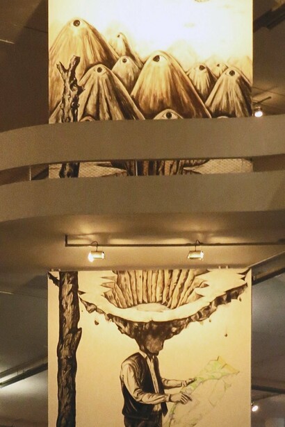 Obras en exposición durante la 31a Bienal de São Paulo (2014) en el pabellón Cicillo Matarazzo, Parque de Ibirapuera, São Paulo, Brasil