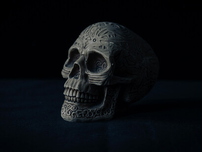 A simbologia em redor da morte é muito rica e variada e a caveira é um símbolo universalmente aceite