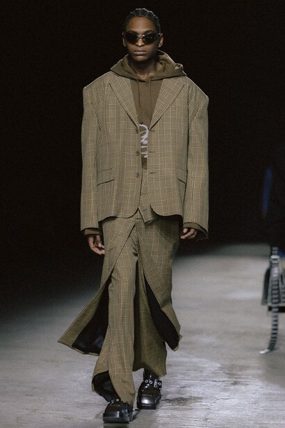 Pitti Uomo 105, Firenze, Italia. I colori della nuova collezione Onepointzero sono delicati, grigi terrosi e neutri accoglienti, anche per ricordare l’equilibrio ambientale, anch’esso delicato