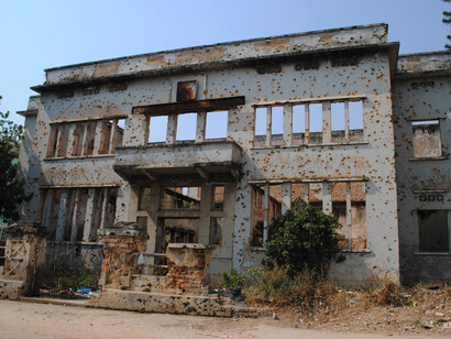 Edifício destruído no Huambo, Angola