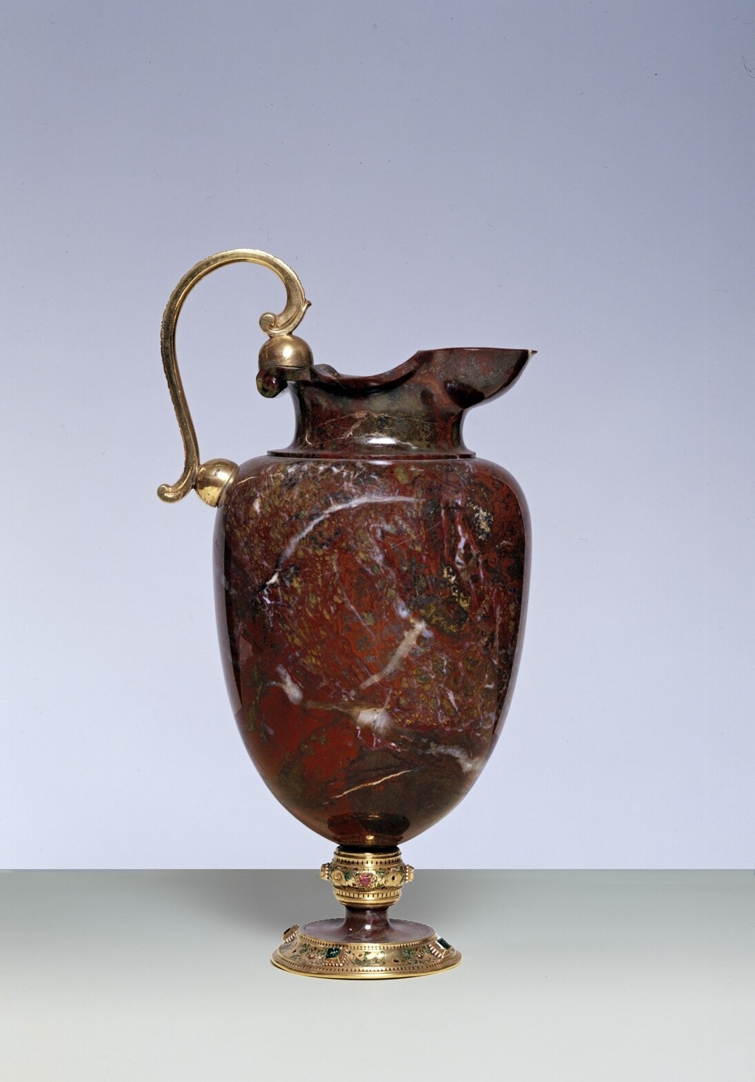 Bottega milanese, Brocca, seconda metà del XVI secolo, diaspro, bronzo dorato, oro, smalti, pietre preziose, Firenze, Museo degli Argenti
