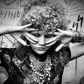 Michael Grecco, Poison Ivy of The Cramps #3, Boston, Massachusetts, 1980, archival pigment print. Courtesy the artist and Anderson Yezersky Gallery