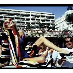 Jerry Hall and Helmut Newton, Cannes by David Bailey, 1983, © David Bailey