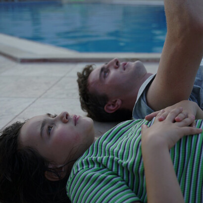 A atriz Frankie Corio e o ator Paul Mescal em cena do filme Aftersun 