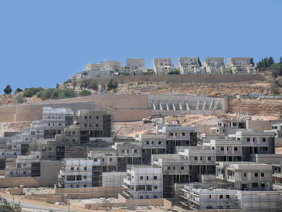 L'une des causes du conflit est certainement due à la construction continue de nouvelles colonies israéliennes