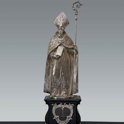 Michelangiolo Targioni (attr.) (notizie dal 1632 - † 1673) e botteghe granducali, Reliquiario di san Zanobi, ante 1647 (statuetta), 1685 (base), argento sbalzato, cesellato, bulinato, inciso; parti a fusione; ebano, Firenze,, Museo delle Cappelle Medicee
