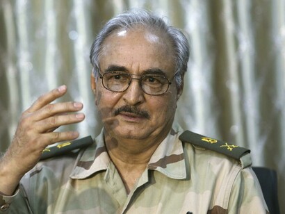 Le 14 février 2014 le général Khalifa Belqasim Haftar avec le soutien d'une grande partie de la Cyrénaïque, a appelé à la dissolution du Congrès National Général et à la formation d'un nouveau gouvernement intérimaire pour aller directement à de nouvelles élections