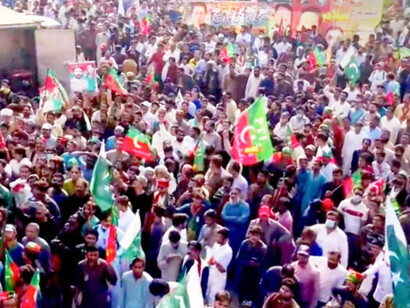 The people of Pakistan on the Haqeeqi Azadi long march, Pakistan