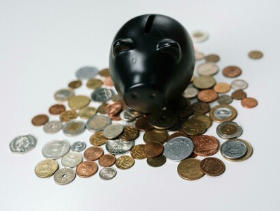 La constancia y una planificación financiera sólida son fundamentales para lograr la libertad financiera a largo plazo