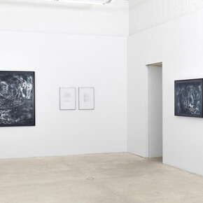 Eva Schlegel, All day I hear the noise of waters, ausstellungsansicht. Mit freundlicher genehmigung von Galerie Krinzinger