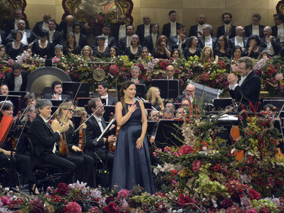 La soprano Mariangela Sicilia con il direttore Daniel Harding, Concerto di Capodanno 1 gennaio 2025, Teatro La Fenice. Copyright Michele Crosera