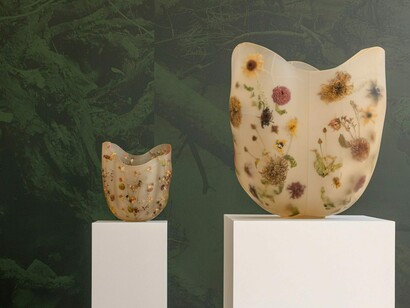 Marcin Rusak, Vas florum, resina botanica, exhibition view. Courtesy of Carpenters Workshop Gallery