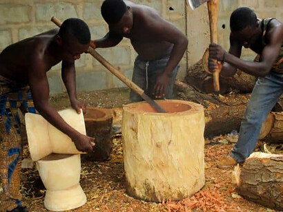 Médecine traditionnelle en Afrique. Ces remèdes sont dits généralistes, dans le sens où ils ont les vertus de traiter n’importe quelle affliction