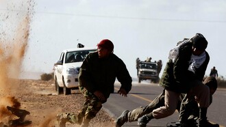 Combate entre miembros del Isis y fuerzas militares internacionales
