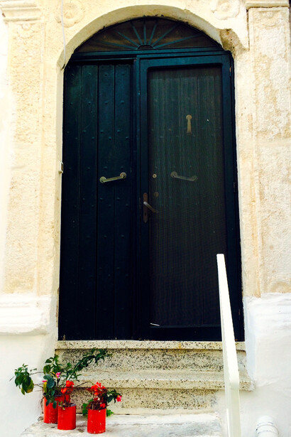 Colored door © Alma Reyes