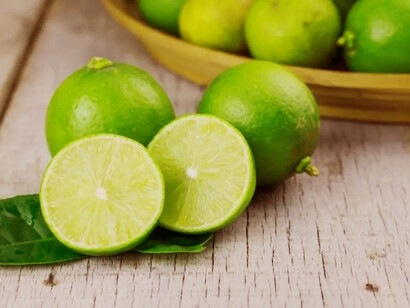 Limones del «Citrus × aurantifolia»
