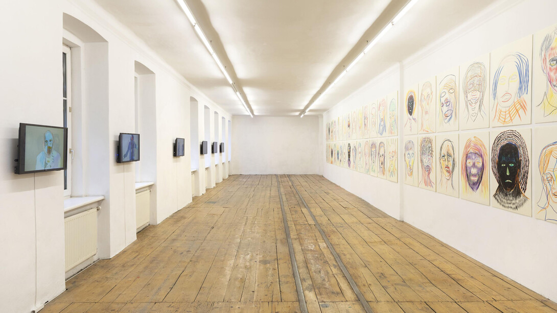 Carlos Amorales, Face and mask, ausstellungsansicht. Mit freundlicher genehmigung der Galerie Krinzinger