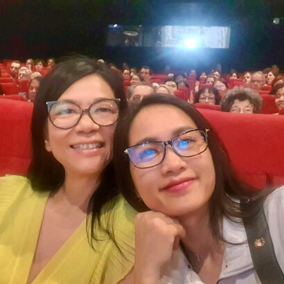 Savez-vous qui est le réalisateur ? Olivier van Hoodstad, évidemment !
