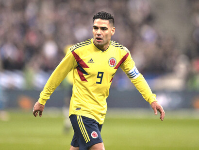 Radamel Falcao es un futbolista colombiano que juega como delantero en el Rayo Vallecano de la Primera División de España y en la Selección colombiana