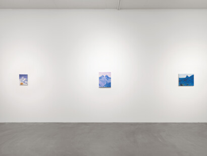 Karen Kilimnik, Exhibition view. Courtesy of Galerie Eva Presenhuber