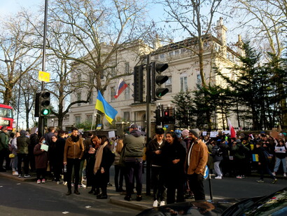 Pasa el tiempo y Rusia avanza: en los territorios anexados serán propietarios sólo los que acepten la rusificacion y acepten la nacionalidad rusa.(foto: 26.02.2022), Londres, Inglaterra
