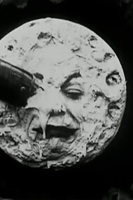 Filme Viagem à lua, de Georges Méliès. Um mágico de ofício, Georges Méliès, ficou louco ao ver essa projeção, adquiriu o equipamento dos irmãos Lumière e passou a produzir filmes de fantasia
