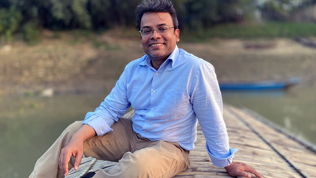 Casas y escuelas flotantes impulsadas por Mohammed Rezwan en Bangladesh ofrecen una clave de lectura inesperadamente fértil. El arquitecto Mohammed Rezwan ha ganado el Premio Confucio de la UNESCO a la Alfabetización 2025