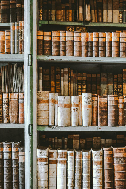 Su propuesta del superhombre y de la voluntad de poder planteaba que el ser humano debía crear sus propios valores en un mundo donde, según su célebre expresión, “Dios ha muerto”