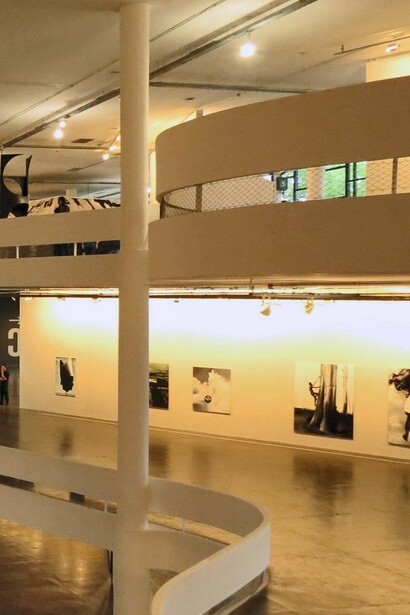 Obras en exposición durante la 31a Bienal de São Paulo (2014) en el pabellón Cicillo Matarazzo, Parque de Ibirapuera, São Paulo, Brasil