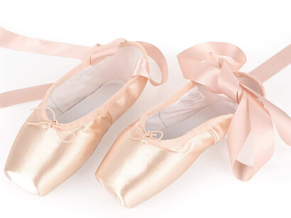 Muchas escuelas de ballet exigen por lo menos cinco años de entrenamiento antes de permitir que sus bailarines utilicen las puntas