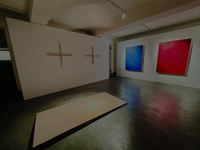 Gallery view and works by Satoshi Hashimoto, 2011/2016 © Alma Reyes