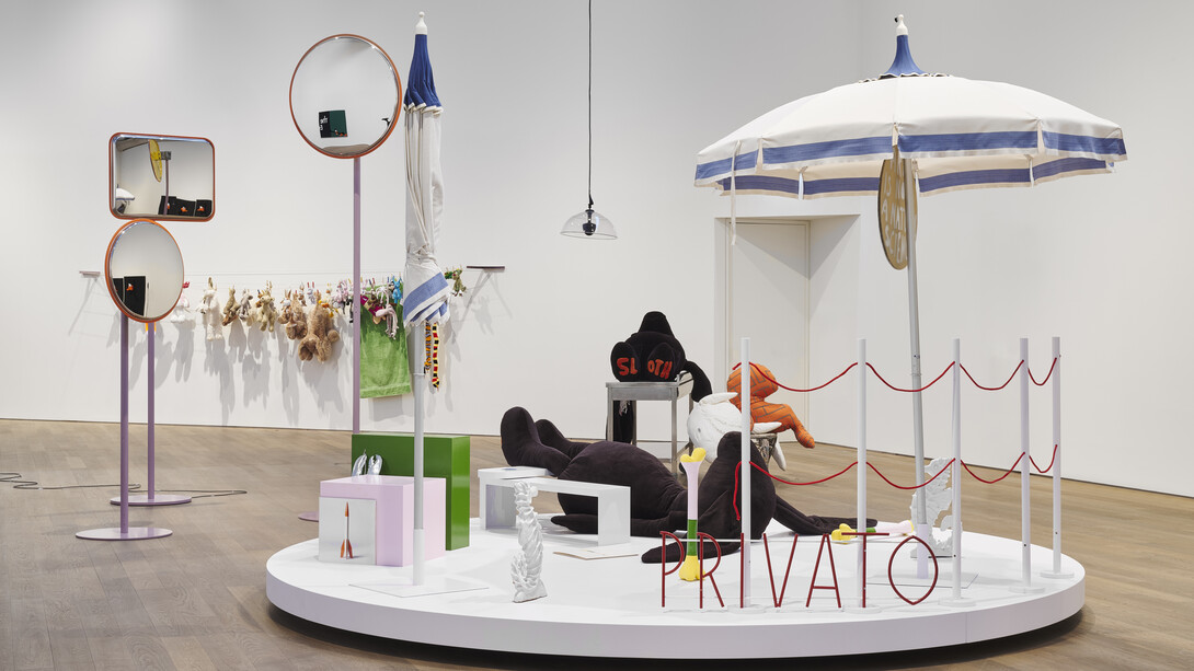 Cosima von Bonin, Songs for gay dogs, exhibition view. Courtesy of Mudam Luxembourg