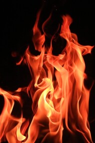 Fuoco. Il fuoco è una forza indomabile, riluttante ai compromessi e a ogni tentativo di equilibrio