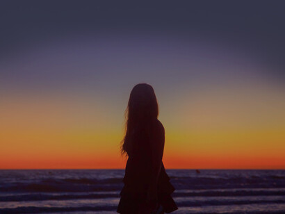 En la oscuridad de la noche, nos besamos, tantas veces