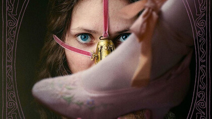 La película La hermanastra fea de Emilie Blichfeldt reinterpreta el cuento de La Cenicienta desde una mirada crítica sobre los cánones de belleza y el lugar de las mujeres en los relatos tradicionales