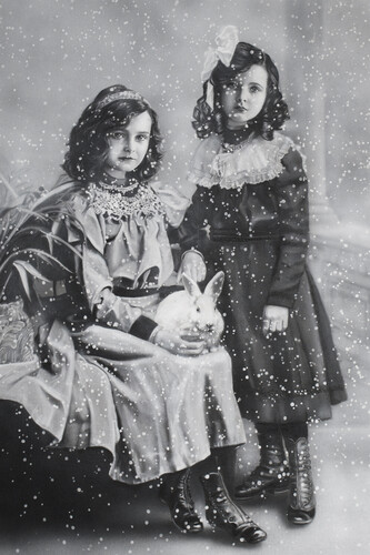 Zoe Byland, Sister and Snowrabbit, 50 x 70 cm, acrilico, aerografo su tela, dorothycircusgallery