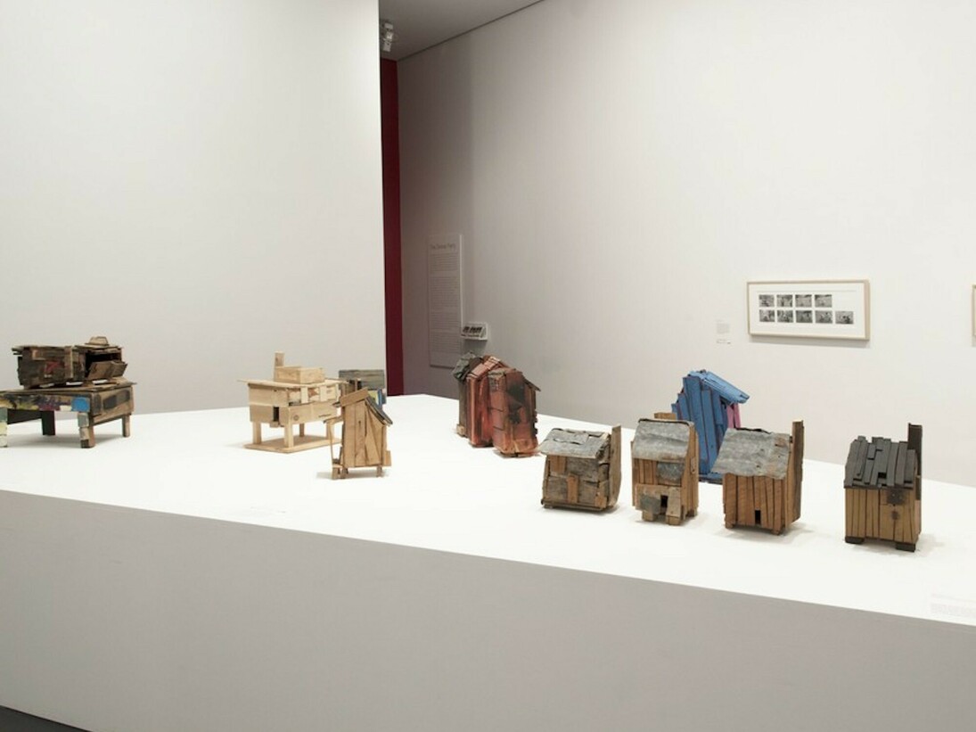 Beverly Buchanan, Ruins and Rituals, Exhibition view. Courtesy of Brooklyn Museum