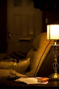 In questo periodo il rapporto di coppia di due anziani pensionati che vivono nello stesso appartamento si complica maggiormente