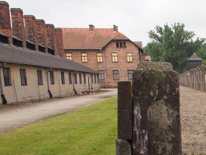 Auschwitz-Birkenau foi o maior dos campos de concentração e extermínio da Alemanha nazista, operacional durante a Segunda Guerra Mundial. O campo recebeu o nome alemão da cidade anfitriã de Oświęcim