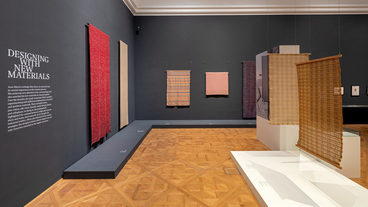 Anni Albers, Constructing textiles, exhibition view. Courtesy of Lower Belvedere