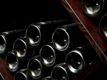 Botellas en un botellero