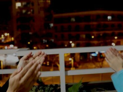 Aplauso a los sanitarios