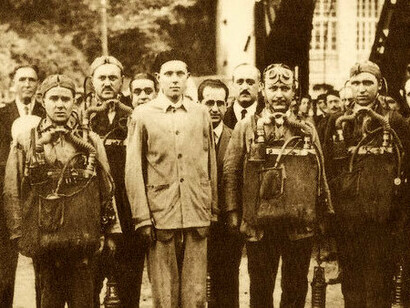 El príncipe de Asturias Alfonso de Borbón y Battenberg visita a la Brigada de Salvamento en las instalaciones del pozo Fondón, el 28 de agosto de 1925