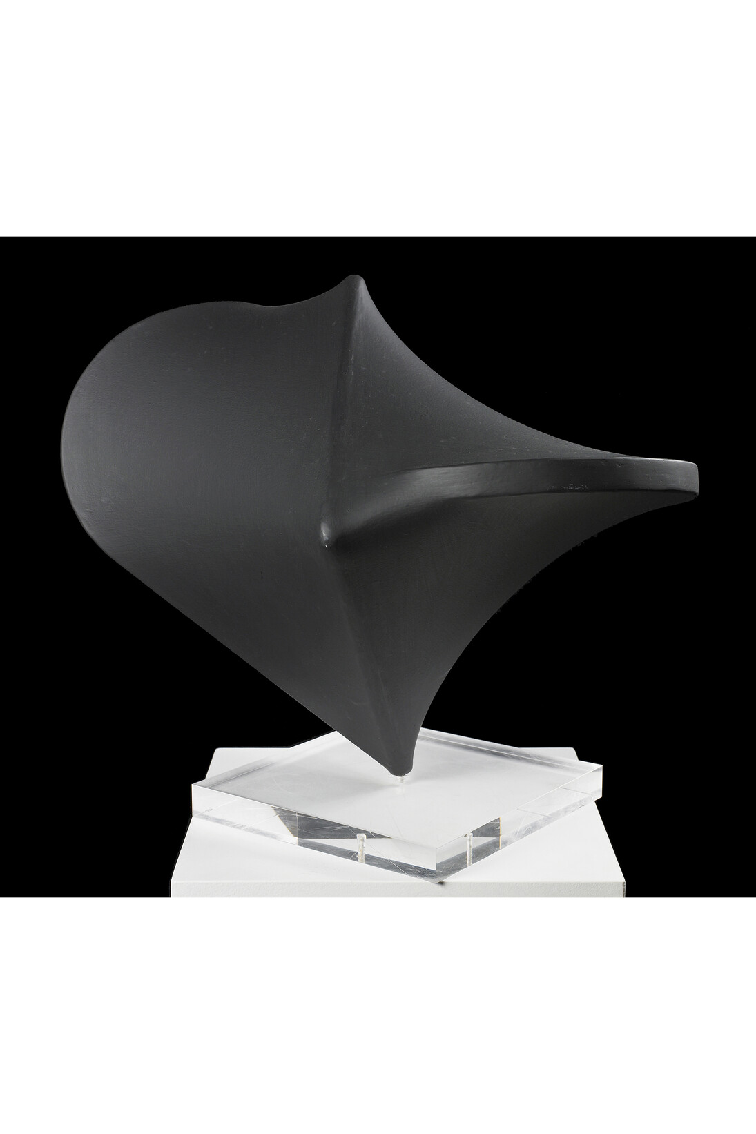 Agostino Bonalumi, Nero, 1966, Shaped canvasa and vinyl tempera, 52 x 38 x 38 cm 