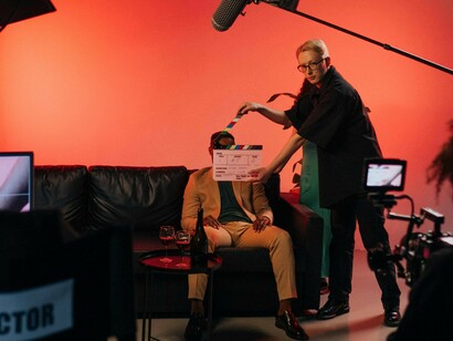 A carefully staged production scene captured behind the camera, symbolising the constant reinvention of contemporary cinema