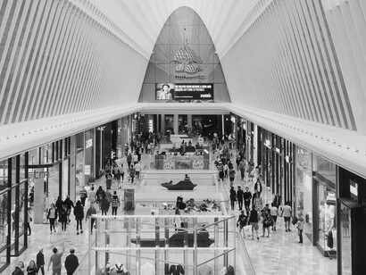 Yousho si propone di essere associata istintivamente allo shopping online